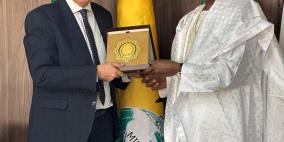 السفير الحموري يطلع وزير خارجية نيجيريا على التطورات الميدانية