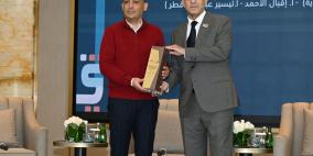 الأمين العام للمجلس الوطني للثقافة بدولة الكويت يكرّم بروفيسور معتصم عديلة