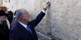 هاكابي سفيرٌ أحمق خدم روايتنا