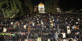 70 ألف مصل يؤدون صلاتي العشاء والتراويح في المسجد الأقصى
