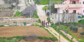 تمهيدا لتفجير منزل أسير: الاحتلال يجبر مواطنين على الإخلاء في دورا