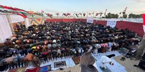 أداء صلاة العيد في الساحات وبين أنقاض المساجد التي دمرها الاحتلال في قطاع غزة
