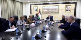 رئيس الوزراء يبحث مع وفد أوروبي دعم الجهود الفلسطينية وتعزيز العمل المشترك في الضفة وغزة