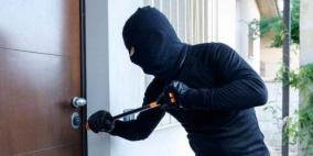 كشف ملابسات سلسلة سرقات لعدد من الفلل في أريحا