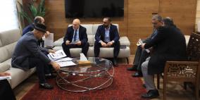 حجاوي يبحث مع بلدية المزرعة الشرقية إجراءات حماية أراضي العاصور من انتهاكات الاحتلال