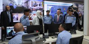 رئيس الوزراء يتفقد غرفة عمليات الشرطة لمتابعة سير الانتخابات