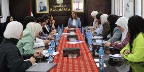 الخليلي تبحث مع منتدى مناهضة العنف سبل تعزيز حماية المرأة