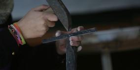 فسيفساء بأيادٍ تتكلم 