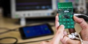 ابتكار هاتف نقال يعمل بدون بطارية