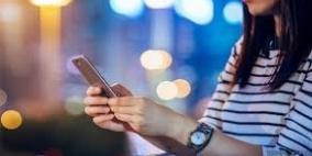 نصف مستخدمي الهواتف الذكية يفتحونها 4000 مرة سنوياً دون سبب