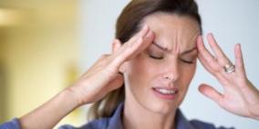 جهاز طبي على شكل سماعات رأس لعلاج الصداع النصفي