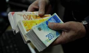 إسرائيل تحتجز أموال المقاصة الفلسطينية وتوسع الاقتطاعات