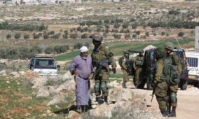 مستوطنون يهاجمون رعاة الأغنام والاحتلال يعتقل مواطنين في مسافر يطا