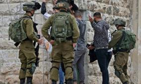 الاحتلال يعتقل 12 عاملاً قرب مستوطنة "عطروت" شمال القدس