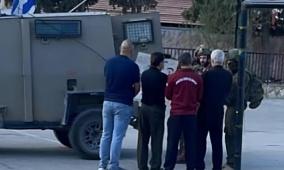 الاحتلال يحتجز عمال صيانة عند مدخل المغير شمال شرق رام الله