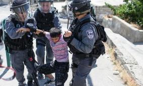 قوات الاحتلال تعتقل طفلا في الخضر بعد الاعتداء عليه بالضرب