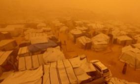 خاص | منخفض جوي يضرب خيام النازحين في غزة ويزيد معاناتهم وسط شح المساعدات