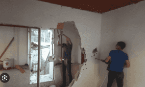 الاحتلال يجبر مواطنا على هدم منزله في القدس