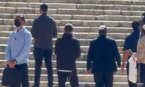 شاهد: المتطرف بن غفير ومجموعة من المستعمرين يقتحمون المسجد الأقصى