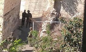 قوات الاحتلال تعتقل مواطنا وتطارد رعاة الأغنام في مسافر يطا