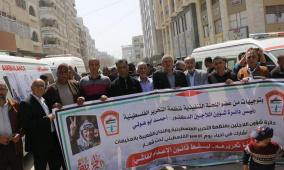 دائرة شؤون اللاجئين واللجان الشعبية تشاركان في مهرجان جماهيري إحياءً ليوم الأسير أمام مقر الصليب الأحمر بغزة