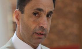 "مريول" امام الدبابة