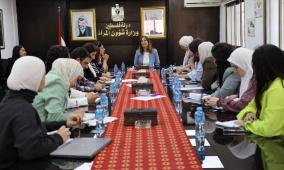الخليلي تبحث مع منتدى مناهضة العنف سبل تعزيز حماية المرأة