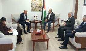 أبو هولي ومندوب فلسطين الدائم لدى الجامعة العربية يبحثان إحياء الذكرى الـ78 للنكبة