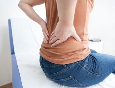 خاص| آلام الظهر والرقبة في تزايد.. طبيب يحذّر: نمط الحياة الخامل السبب الأبرز والحلول تتطور