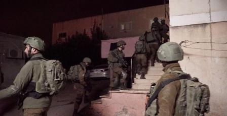 الاحتلال يقتحم المغير ويعتقل شابًا ويصادر جرارًا زراعيًا