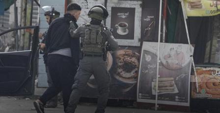 الاحتلال يعتقل الناشط المقدسي محمد أبو الحمص 