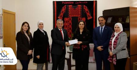 البنك الإسلامي الفلسطيني يقدم دعمه لجمعية إنعاش الأسرة
