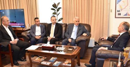 برهم يبحث مع السفير المصري ترتيبات عقد امتحان الثانوية العامة لطلبة غزة المتواجدين في مصر