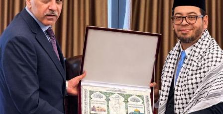 السفير القدرة يبحث مع وزير الشؤون الدينية الماليزية آخر المستجدات في فلسطين