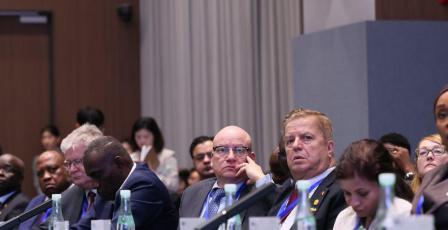 السفير عواد يشارك في زيارة ميدانية إلى مقاطعة خبي بتنظيم من الخارجية الصينية