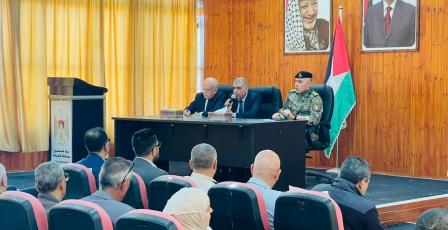 قلقيلية : المحافظ ووزير الأقتصاد الوطني يعقدان لقاء مفتوحا مع القطاعات الرسمية والاقتصادية والتجارية ويناقشان موضوع الرقابة على الاسعار وضبط السوق