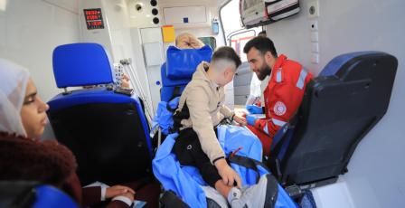 إجلاء 47 مسافرا بينهم مرضى عبر معبر رفح البري