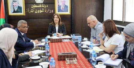 الخليلي تعقد لقاءً تشاورياً مع أبو حرب لبحث سبل التعاون في تطوير مؤشرات النوع الاجتماعي وتعزيز البيانات الوطنية