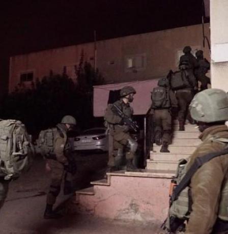 الاحتلال يقتحم المغير ويعتقل شابًا ويصادر جرارًا زراعيًا