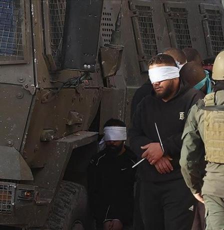 قوات الاحتلال تعتقل شاباً من مدينة الخليل