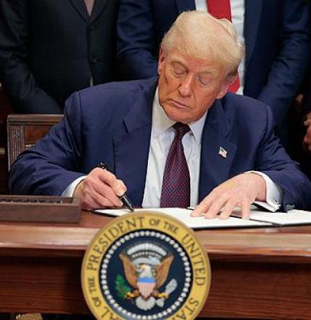 ترامب يعلن حصار مضيق هرمز واعتراض السفن المرتبطة بإيران بعد فشل المحادثات