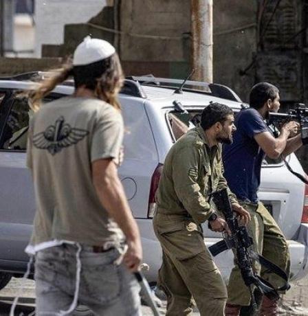 مستوطنون يداهمون منازل المواطنين شرق طوباس 