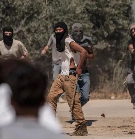 إصابة مواطن ونجله بجروح في هجوم للمستوطنين جنوب الخليل