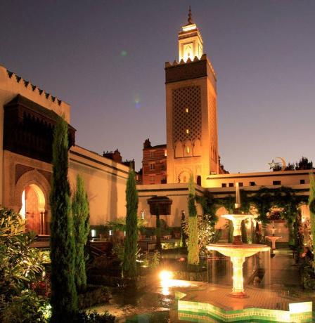 قيمة زكاة الفطر في فرنسا 2026.. رابط الدفع الإلكتروني عبر مسجد باريس الكبير