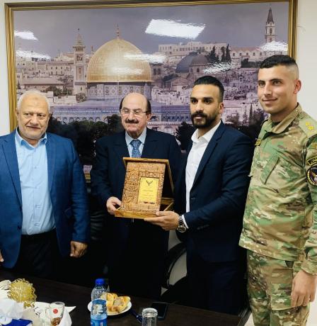 بلدية أريحا تكرم المستشار الاقتصادي الدكتور سمير جراد