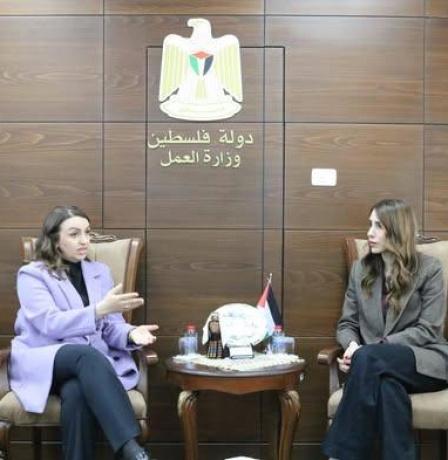 وزيرة العمل تبحث مع SPARK وFlow تطوير سياسات وطنية لتعزيز الريادة والاقتصاد الأخضر.