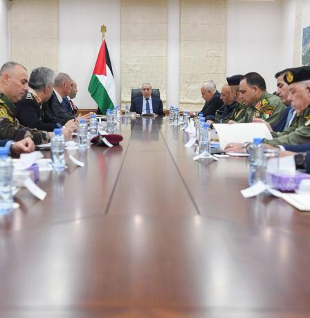 الشيخ يعقد اجتماعا أمنيا بحضور رئيس الوزراء وكبار المسؤولين لبحث المستجدات السياسية والأمنية