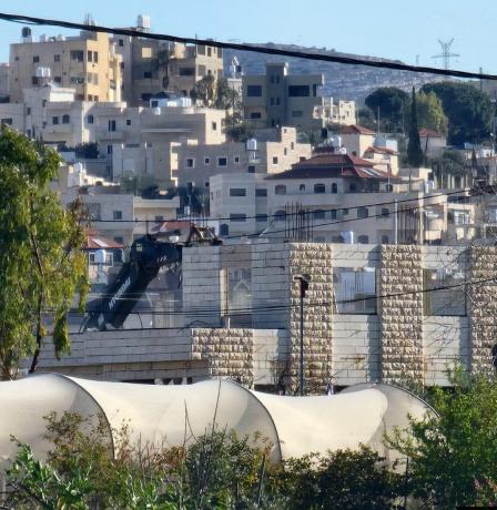 الاحتلال يهدم3 منازل ومنشأة زراعية في بيت لقيا غرب رام الله