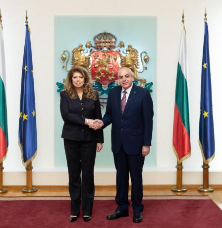 السفير الآغا يقدم أوراق اعتماده إلى رئيسة جمهورية بلغاريا