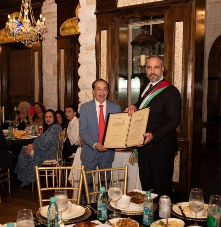 بلدية بيت لحم تمنح المواطنة الفخرية لرجل الأعمال الفلسطيني الأميركي فاروق الشامي 